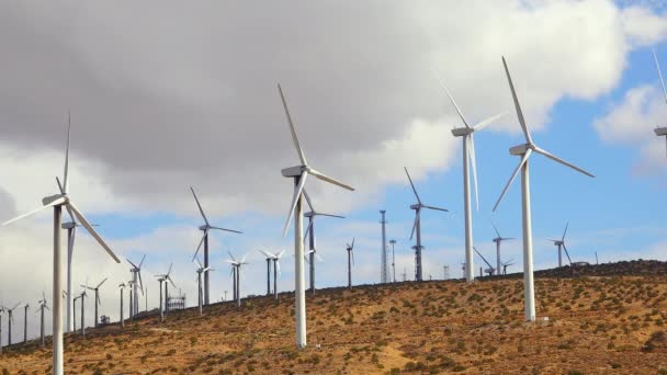 Zicht Windturbines Die Elektriciteit Opwekken Enorme Reeks Van Gigantische Windturbines — Stockvideo