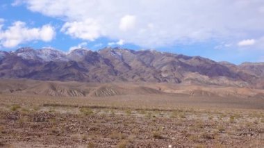 Sierra Nevada Dağları Ölüm Vadisi Ulusal Parkı 'nda Kar Altında
