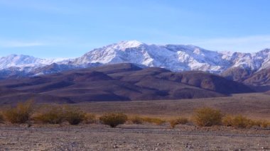 Sierra Nevada Dağları Ölüm Vadisi Ulusal Parkı 'nda Kar Altında