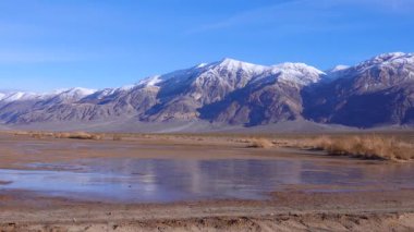 Sierra Nevada Dağları Ölüm Vadisi Ulusal Parkı 'nda Kar Altında