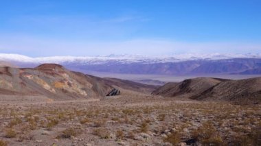 Sierra Nevada Dağları Ölüm Vadisi Ulusal Parkı 'nda Kar Altında
