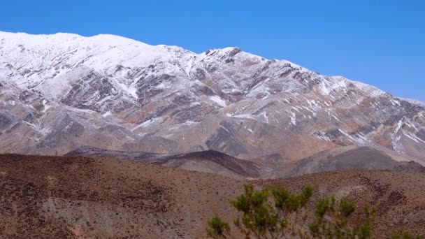 雪中的内华达山脉位于死亡谷国家公园 — 图库视频影像