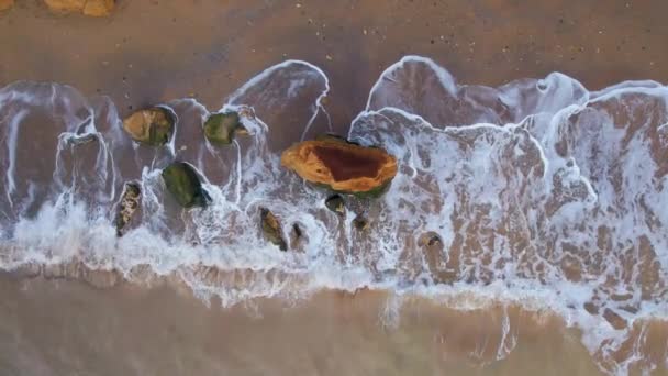 Een Drone Schot Witte Zee Golven Zwarte Zee Strand Buurt — Stockvideo