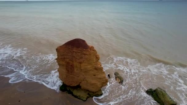 Střelba Dronu Bílé Moře Vlny Černém Moři Krásná Skála Pláži — Stock video