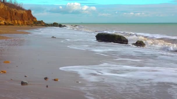 Paisaje Marino Olas Agua Salada Fangosa Playa Mar Negro Reflejos — Vídeo de stock