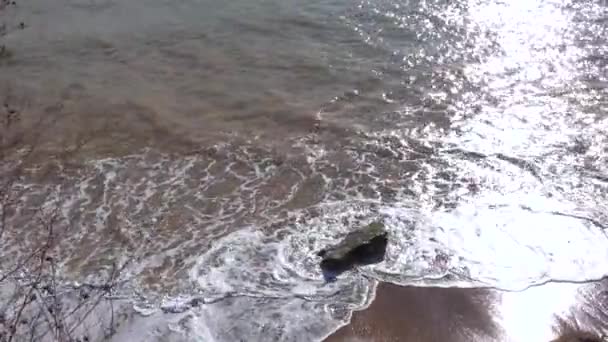 Seascape Ondas Água Salgada Enlameada Praia Mar Negro Reflexos Onda — Vídeo de Stock