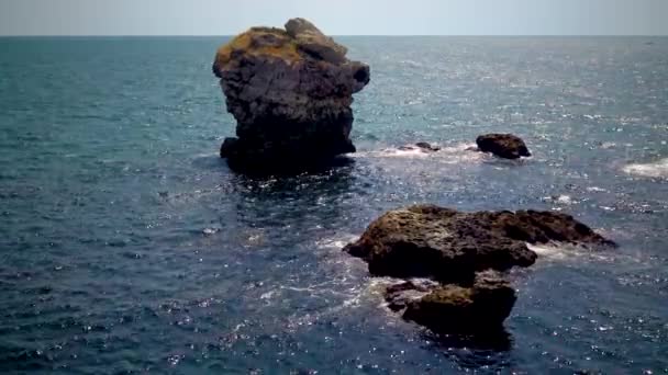 Rochas Cobertas Algas Costa Marítima Bulgária Perto Aldeia Tyulenovo — Vídeo de Stock