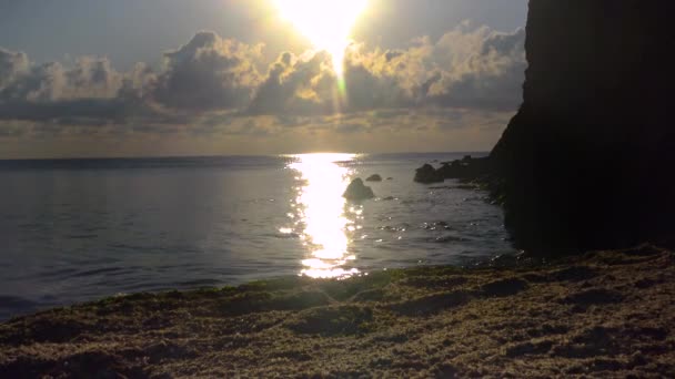Côte Rocheuse Sur Mer Noire Reflet Soleil Dans Eau — Video