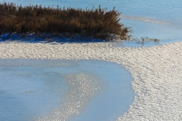 Água Congelada Padrões Neve Pequenos Lagos Estuário Tiligul Ucrânia — Fotografia de Stock