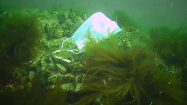 Plasty Pod Vodou Lékařská Maska Pandemii Covid Plave Oceánu Znečištění — Stock video