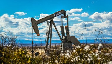 ABD, NEW MEXICO - 21 Kasım 2019: New Mexico, ABD 'de Çöl Petrol Üretimi