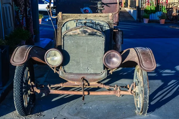 California Usa Νοεμβριου 2019 Ένα Παλιό Άσχημα Ανακαινισμένο Αυτοκίνητο Διακόσμηση — Φωτογραφία Αρχείου