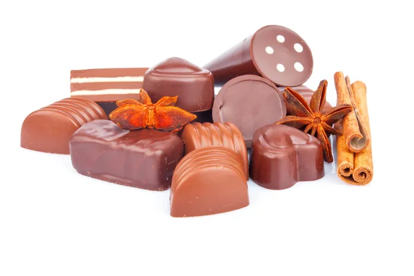 Шоколадні цукерки та спеції — стокове фото