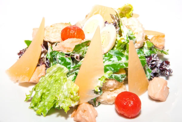 Heißer Salat mit Fisch — Stockfoto