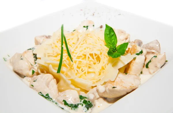 Pasta mit Huhn — Stockfoto