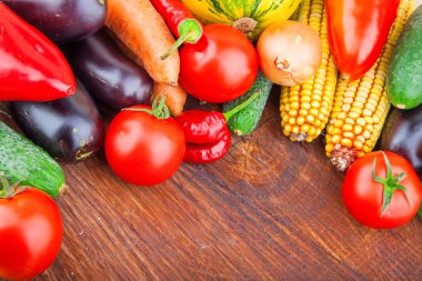 sonbahar sebzeleri tahta üzerinde