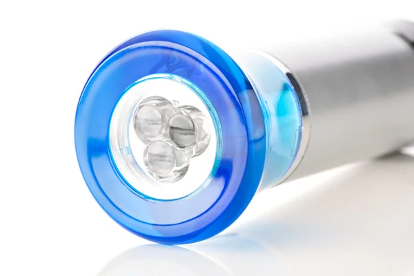 Крупним планом синій світлодіодний ліхтарик — стокове фото