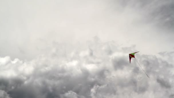 Kite a blížící se bouři. Time-Lapse — Stock video