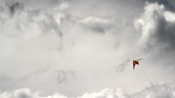 L'aquilone e la tempesta in arrivo. Scadenza temporale — Video Stock