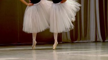 dört dansçı