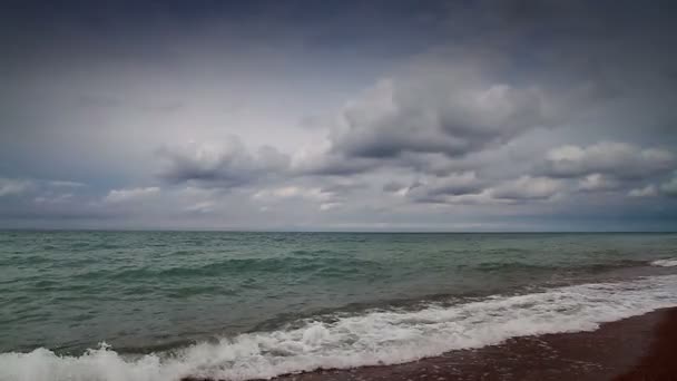 La mer face à la détérioration du temps. Ralenti & Temps écoulé — Video