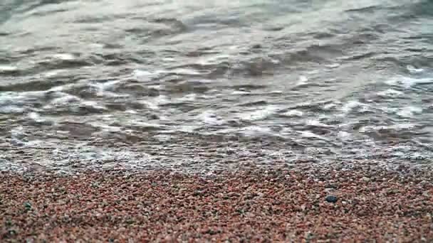 慢波入射是在沙滩上 — 图库视频影像