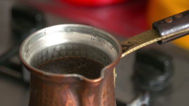 sabah demlemek eski bir bakır Türk kahvesine