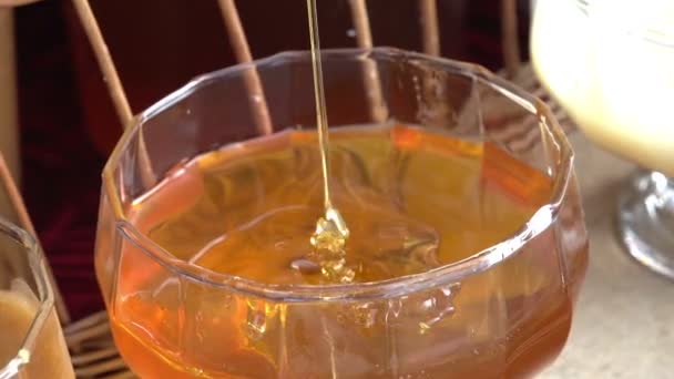 Degustación de miel — Vídeo de stock