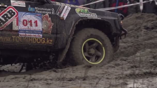 Svår väg. internationell konkurrens i autocross. — Stockvideo