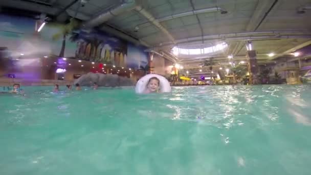 Little boy in inflatable disc learns to swim — Stock Video