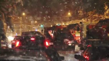 trafik sıkışıklığı şehir içinde araba.