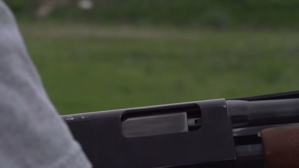 Порожній випадок мисливської гвинтівки — стокове відео