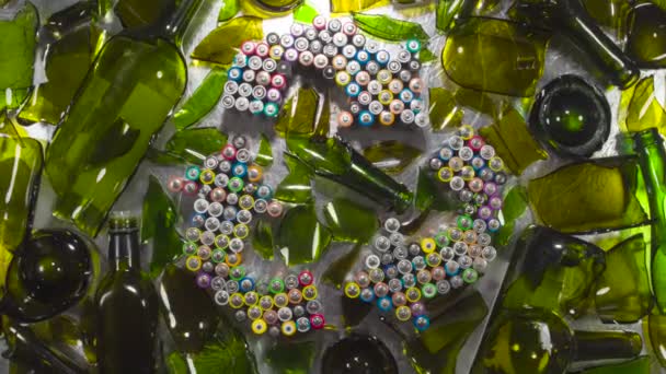 Coleção Vidro Para Reciclagem Loop Símbolo Reciclagem Composto Pilhas Antigas — Vídeo de Stock