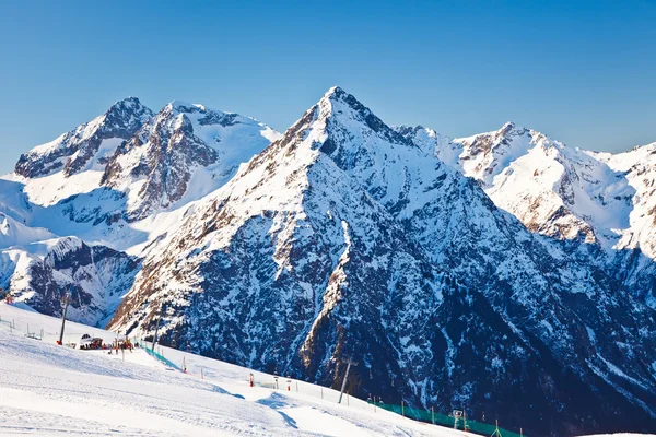 Estância de esqui em Alpes Franceses — Fotografia de Stock