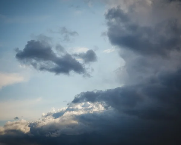Fondo natural: cielo tormentoso — Foto de Stock