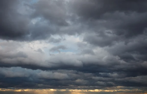 Doğal arka plan: fırtınalı gökyüzü — Stok fotoğraf