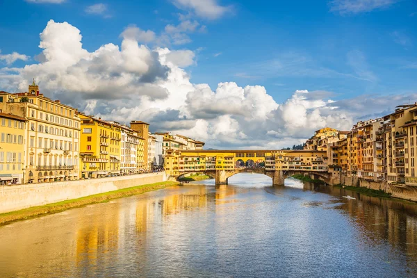 Řeka Arno ve Florencii — Stock fotografie