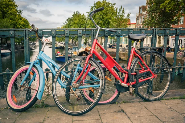 Bicicletas en Amsterdam — Foto de Stock