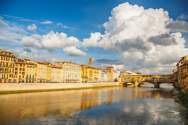 Der Arno in Florenz — Stockfoto