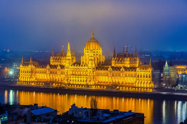 Parlamentsbyggnaden i Budapest — Stockfoto