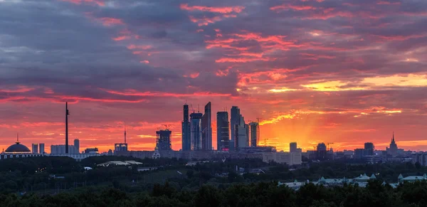Sunrise, moscow City gökdelen — Stok fotoğraf
