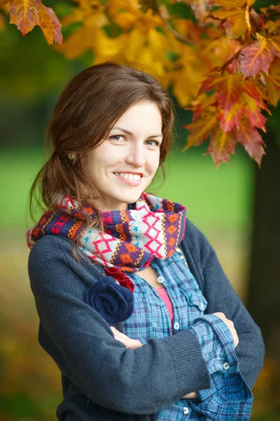 Portrait of young beautiful woman — Stock Photo, Image