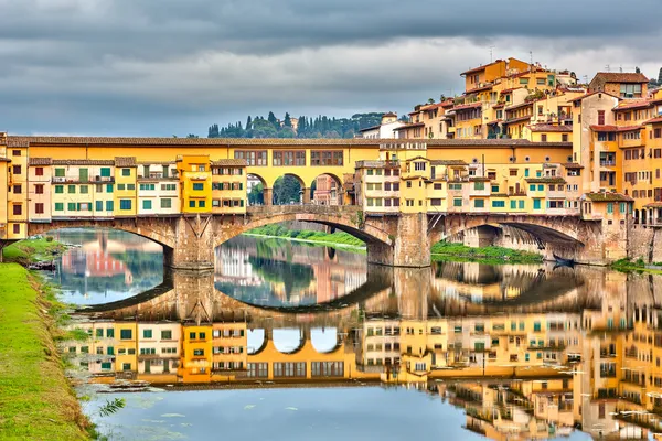 Понте Веккіо у Флоренції — стокове фото