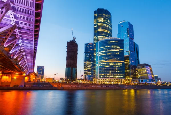 Wolkenkrabbers van Moskou Stad 's nachts — Stockfoto