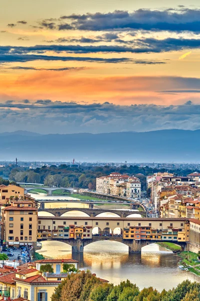 Brücken über den Arno in Florenz — Stockfoto