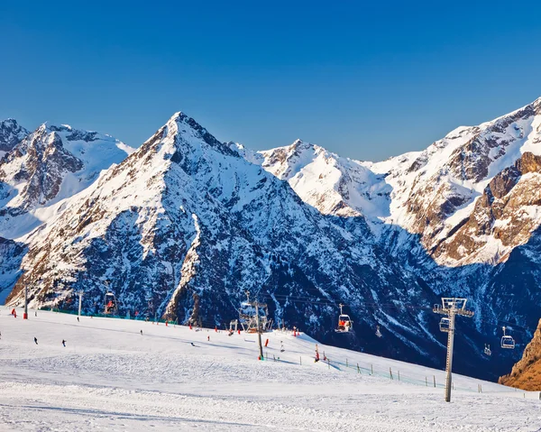 Skigebiet in den französischen Alpen — Stockfoto