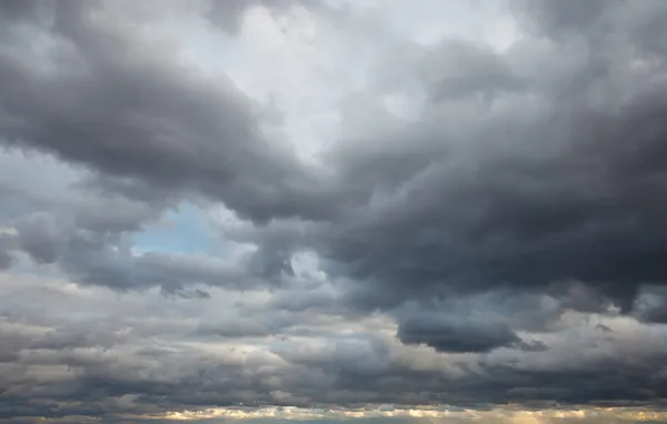 Fondo natural: cielo tormentoso — Foto de Stock