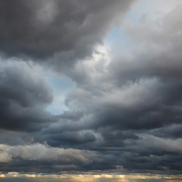 Fondo natural: cielo tormentoso — Foto de Stock