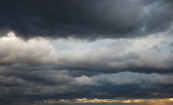 Fondo natural: cielo tormentoso — Foto de Stock