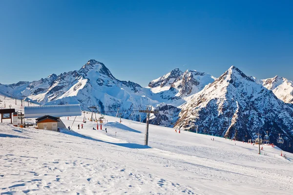 Горнолыжный курорт во французских Альпах — стоковое фото